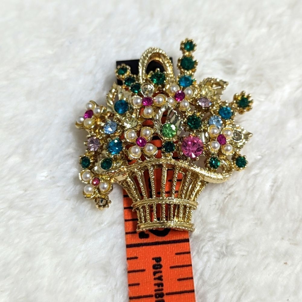 Vintage Goldtone & Rhinestone Floral Basket Brooche - Picture 6 of 8